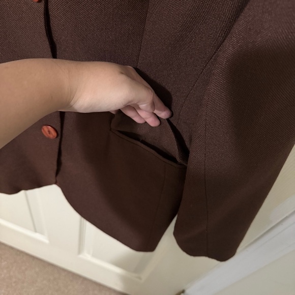 Vintage Emblem Brown Blazer with Shoulder Pads – Size 7 - Picture 10 of 13